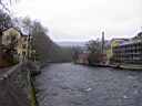 IM000292.JPG: Floden Limmat som rinner rakt genom Baden. Floden rinner från Zürich och vidare genom Baden innan den kommer förbi Turgi där Oskar skall börja jobba. Slutligen rinner Limmat ut i Aare som en dryg mil norrut i sin tur rinner ut i Rhein. Rhein utgör där gränsen mellan Schweiz och Tyskland.